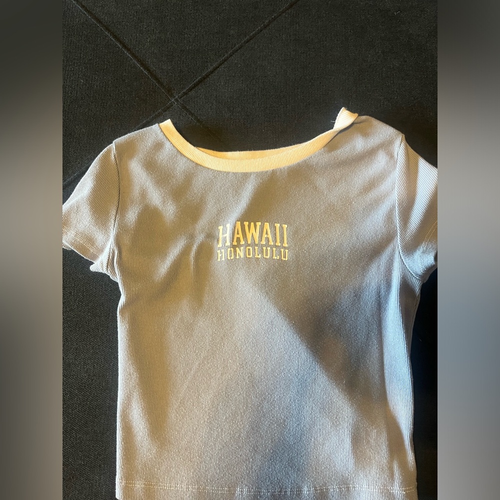 BABY TEE PACUSN SHIRT SIZE SMALL❄️